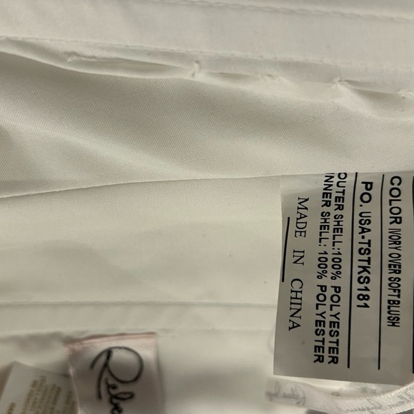 Elegant White Lace Wedding Dress - Picture 11 of 14